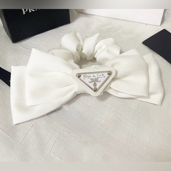 Beautiful!!   White Satin Scrunchie! - Picture 1 of 4